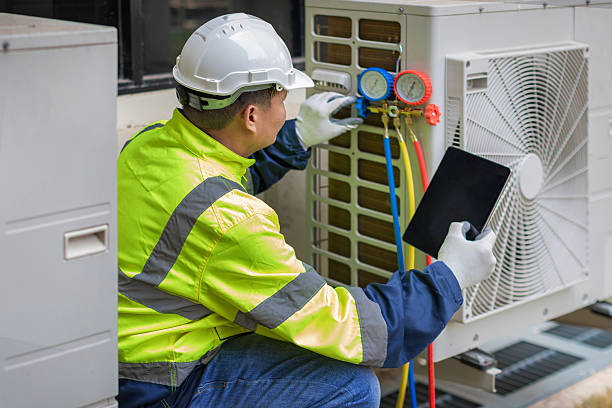 Professional Hvac Installation technician working in Vinemont, AL